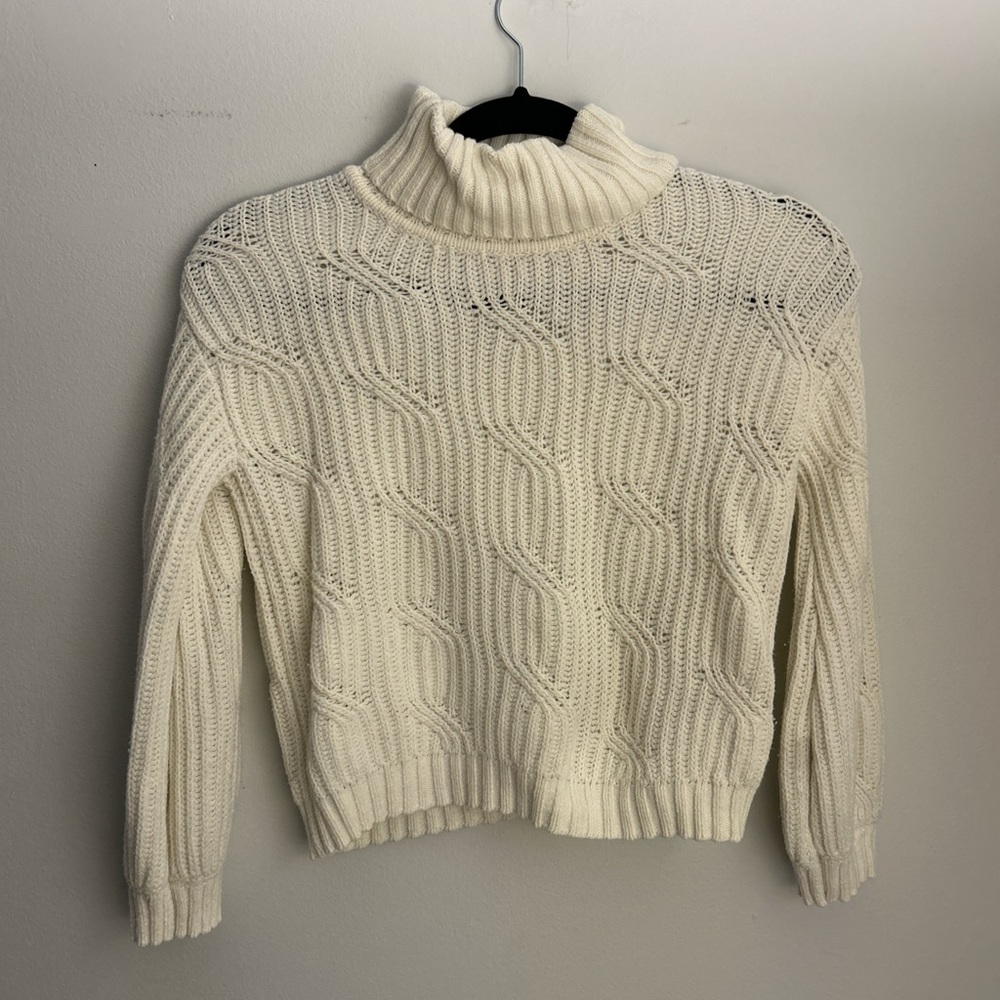 Max studio kids- size 7-8 Cozy Cream Turtleneck Sweater